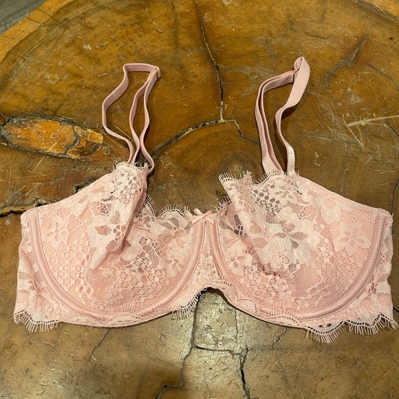 💓NWOT Victoria Secret Lace Bra💓 - Picture 1 of 4